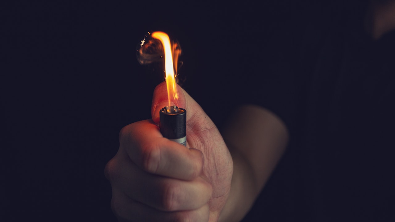 Feature image of "Gas Lighters vs. E-Lighters: The Sustainability Debate"